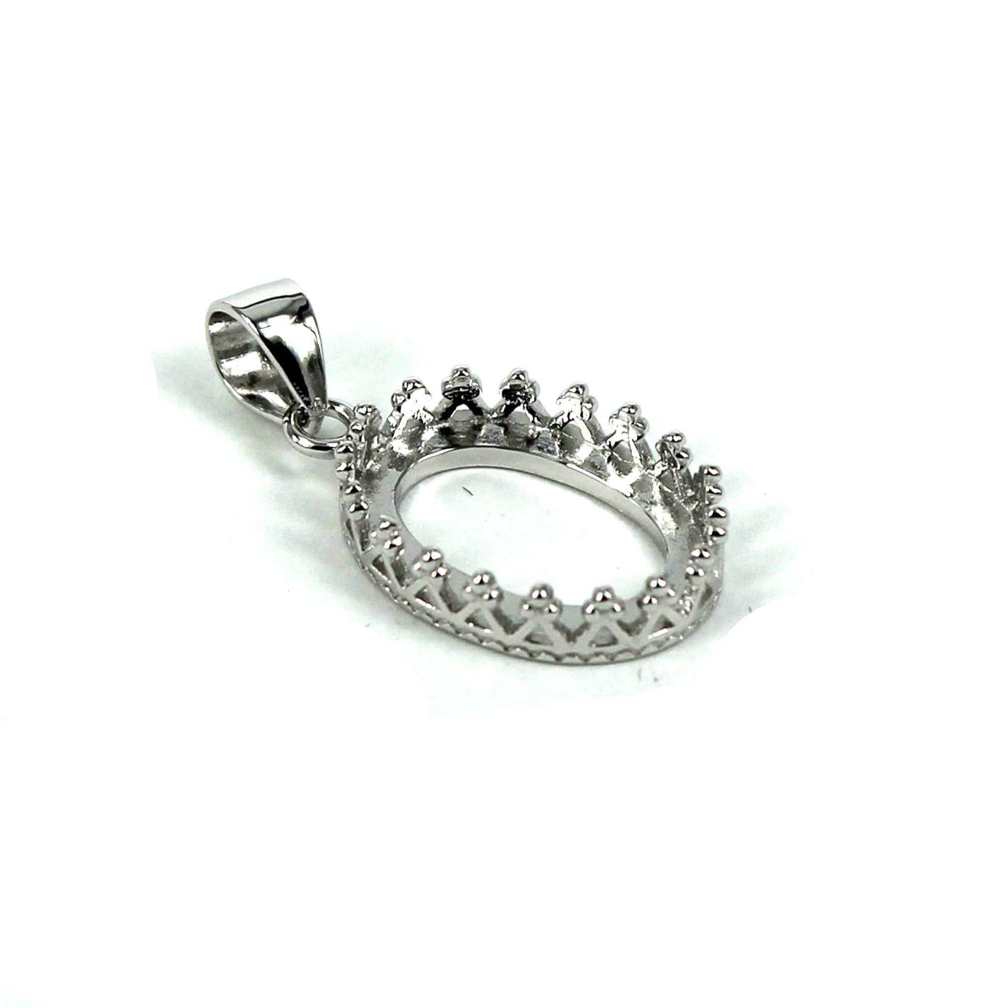 Dolly Pendant with Oval Bezel Mounting and Bail in Sterling Silver