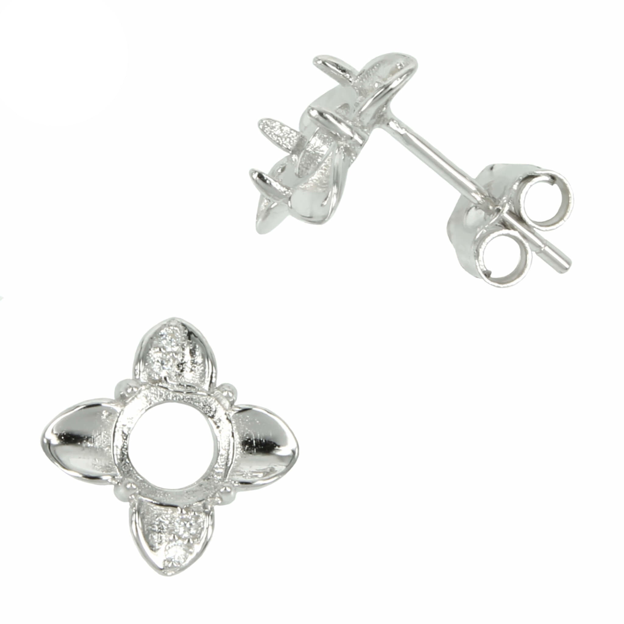 Quatrefoil & CZ's Stud Earring with Round Prong Mounting in Sterling Silver