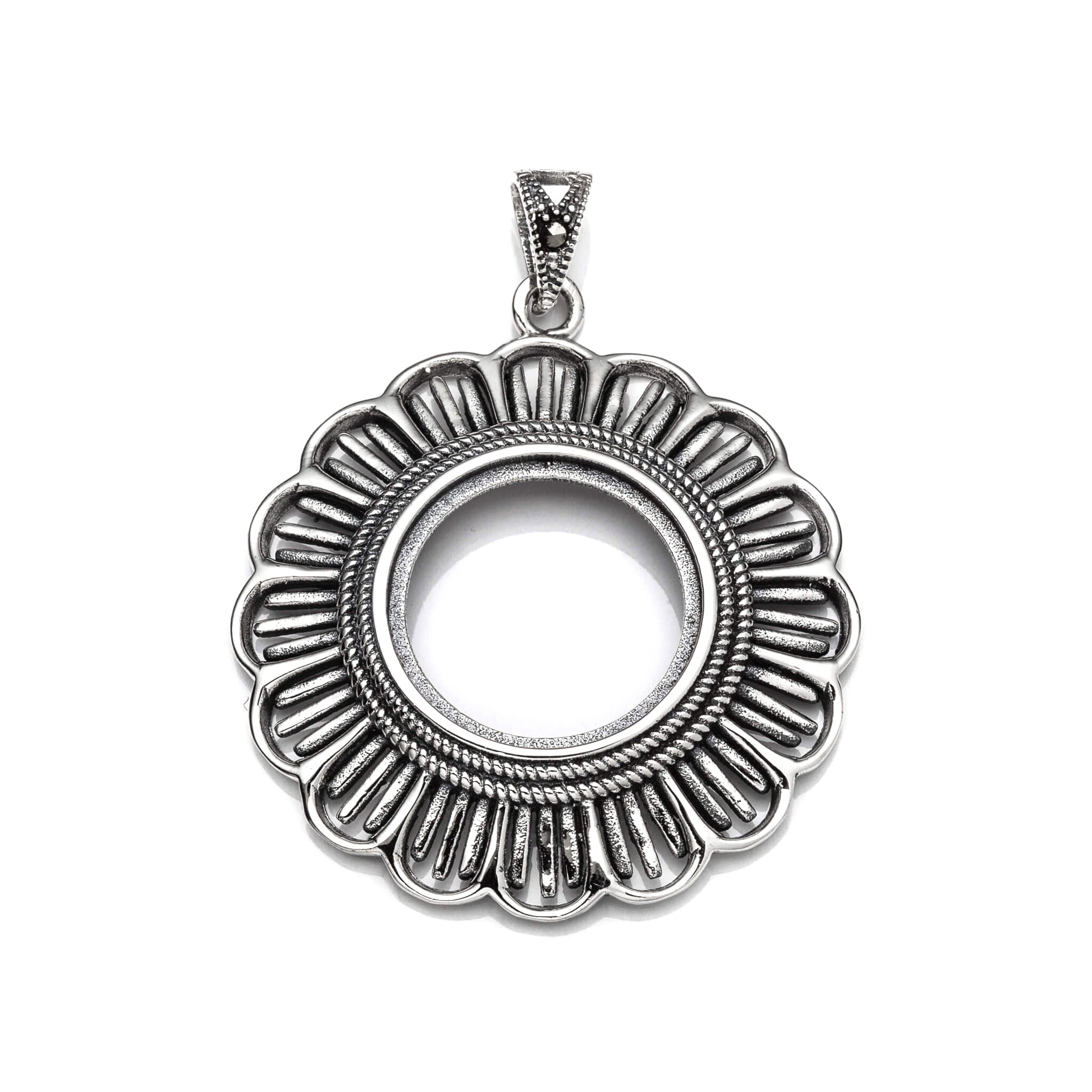 Antique Pendant with Round Bezel Mounting and Bail in Sterling Silver 16mm