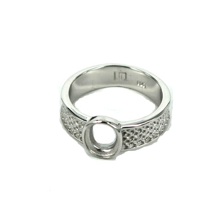 Ring with Oval Bezel Mounting in Sterling Silver 6x8mm